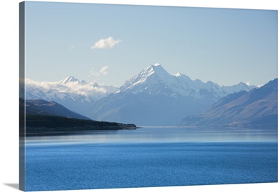 View across tranquil Lake Pukaki to Aoraki near Twizel, New Zealand