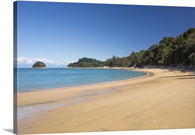 View along the sandy beach at Towers Bay, Kaiteriteri, Tasman, South Island, New Zealand