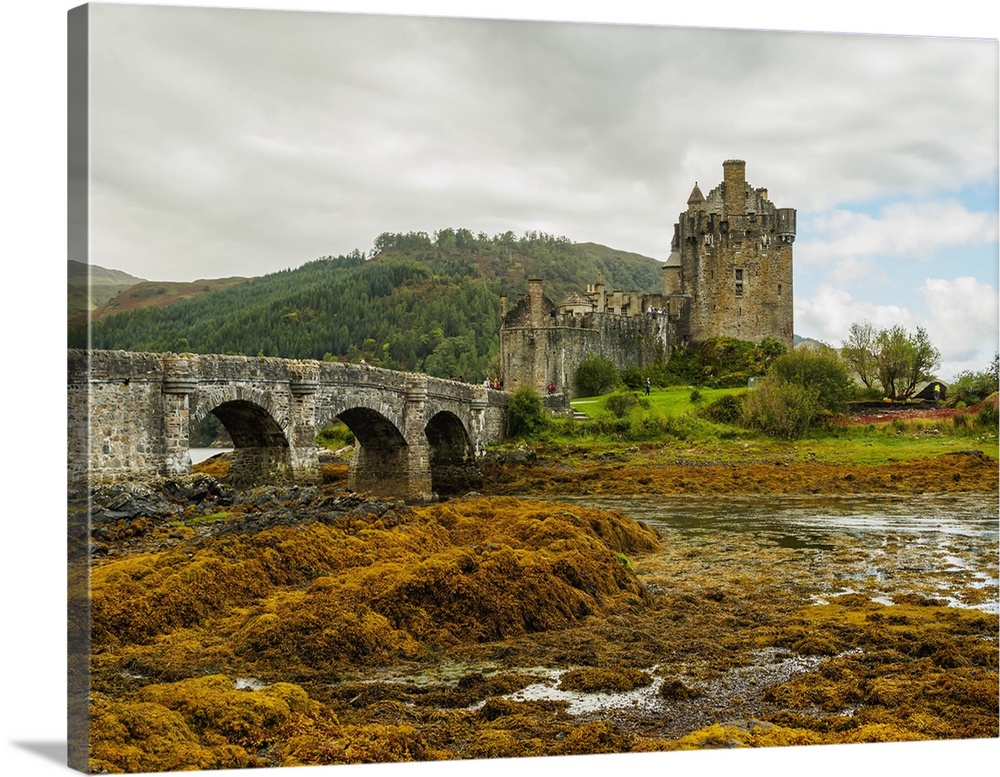 View of Eilean Donan Castle, Dornie, Highlands, Scotland, United Kingdom, Europe