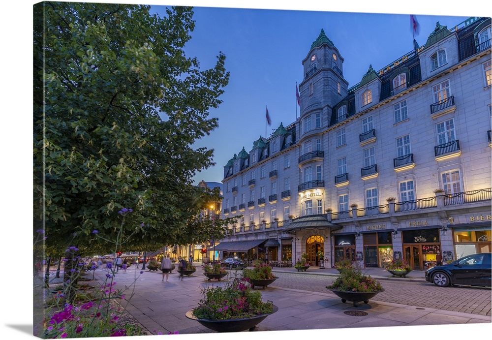 View of Grand Hotel on Karl Johans Gate at dusk, Oslo, Norway, Scandinavia, Europe