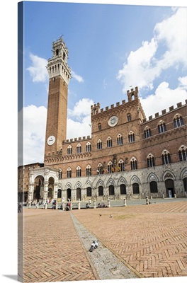 View of Piazza del Campo with the historical Palazzo Pubblico and its Torre del Mangia