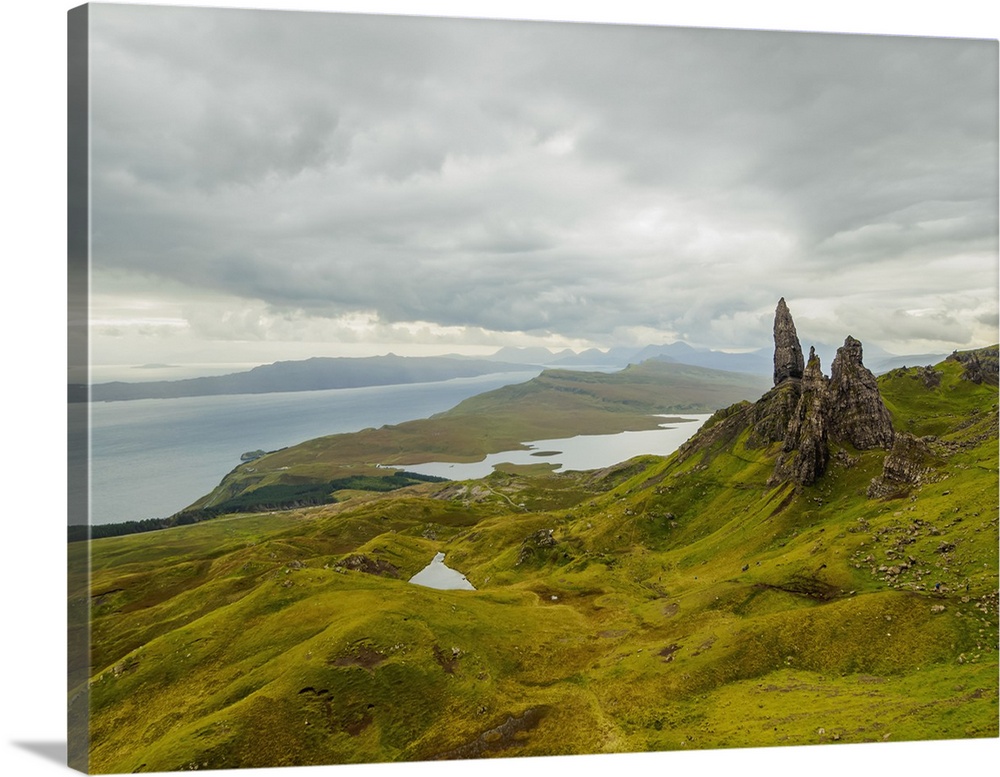 View of the Old Man of Storr, Isle of Skye, Inner Hebrides, Scotland, United Kingdom, Europe