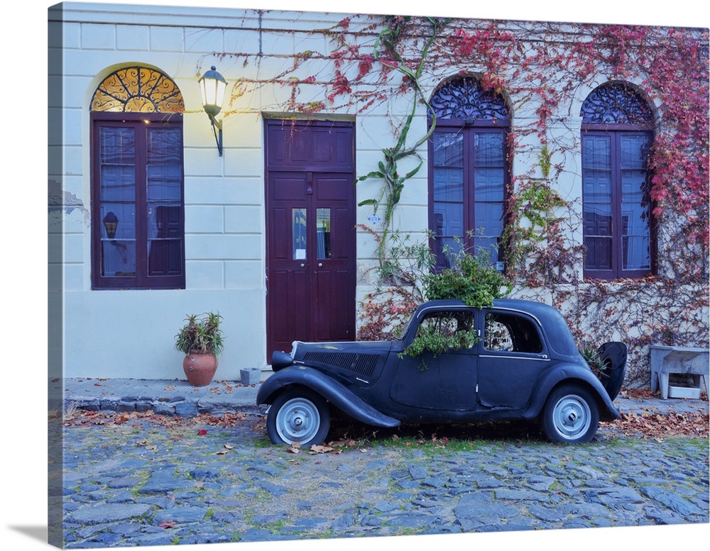 Vintage car on the cobblestone lane of the historic quarter, Colonia del Sacramento, Colonia Department, Uruguay, South Am...