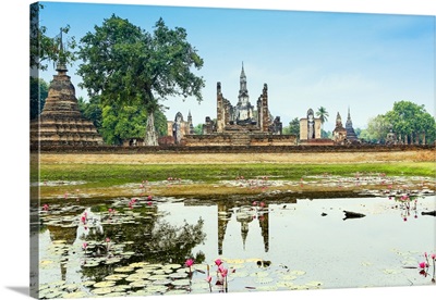 Wat Mahathat in the Sukhothai Historical Park, Thailand, Southeast Asia
