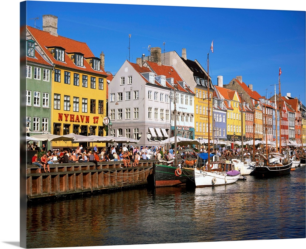 Waterfront district, Nyhavn, Copenhagen, Denmark, Scandinavia