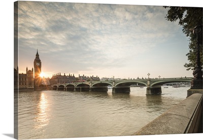 Westminster Bridge with Big Ben and Palace of Westminster in the background at sunset