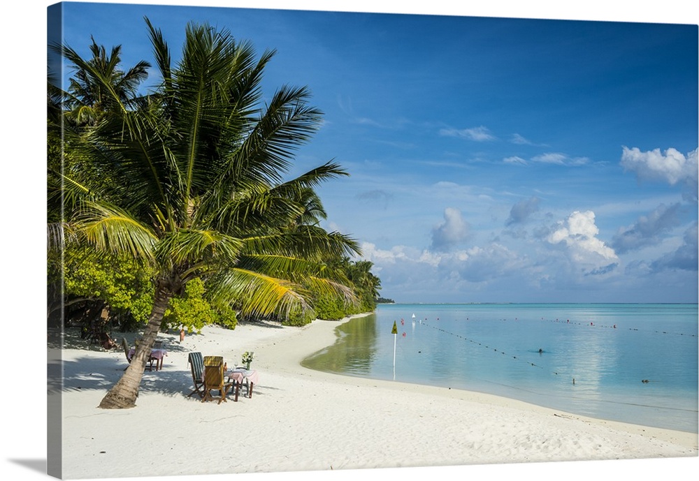 White sand beach and turquoise water, Sun Island Resort, Nalaguraidhoo island, Ari atoll, Maldives, Indian Ocean