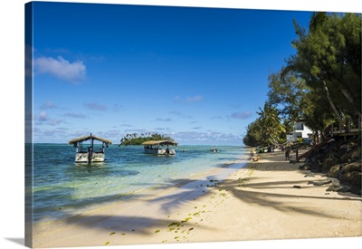 White sand beach and turquoise waters, Muri beach, Rarotonga and the Cook Islands