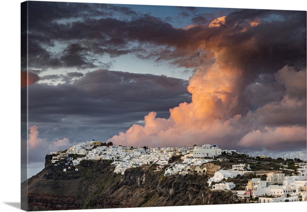 Whitewashed houses on the caldera at sunset, Fira, Santorini, Cyclades, Greek Islands, Greece, Europe