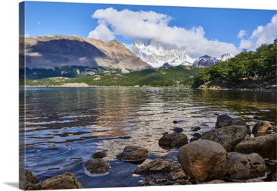 Wide angle shot of Capri Lagoon featuring Monte Fitz Roy in the background