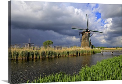 Windmills in Kinderdijk, UNESCO World Heritate Site, South Holland, Netherlands