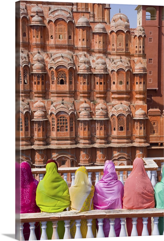 Women in bright saris in front of the Hawa Mahal (Palace of the Winds), built in 1799, Jaipur, Rajasthan, India, Asia.