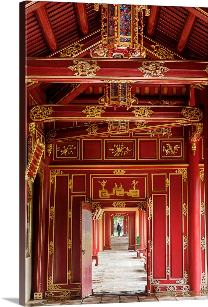 Wooden covered walkways in the Hue Imperial City (Citadel), UNESCO World Heritage Site, Vietnam, Indochina, Southeast Asia...