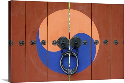 Yin And Yang Symbols On Temple Door, Seoul, South Korea, Asia