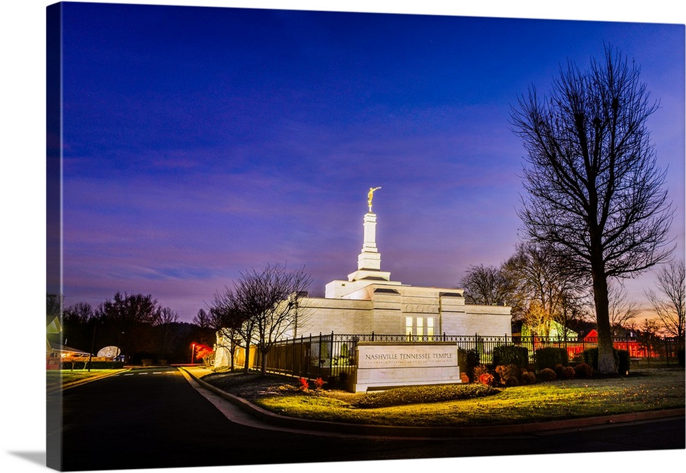 The Nashville Tennessee Temple is located in Franklin, Tennessee. Though not owned by the temple, it is surrounded by pict...