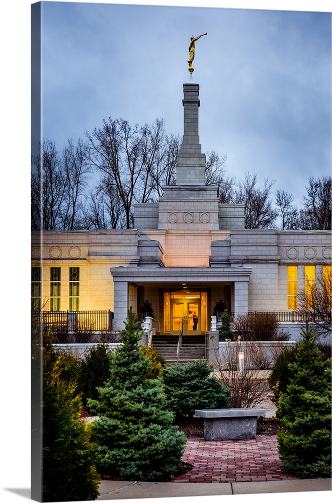 The St. Paul Temple Minnesota Temple is located in Oakdale, Minnesota. It was the first to be built in the state and was d...