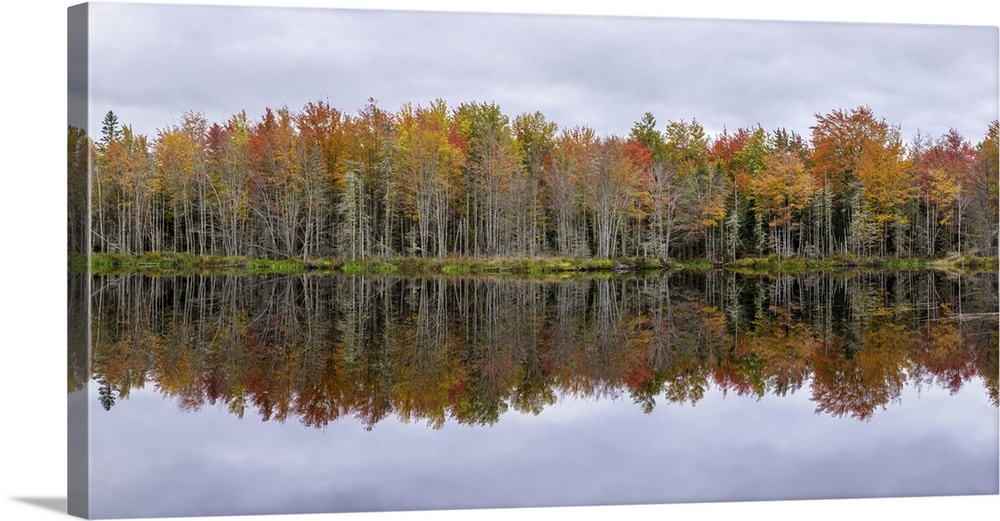 Fall color panorama with reflections in Maine