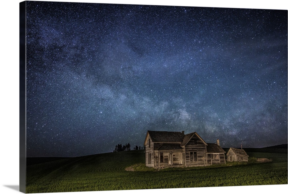 Milky Way over an abandoned house in the Palouse.