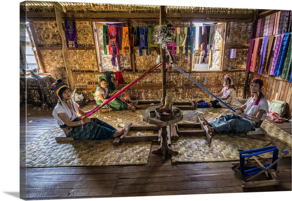 Padaung ring necked women in Inle Lake, Myanmar