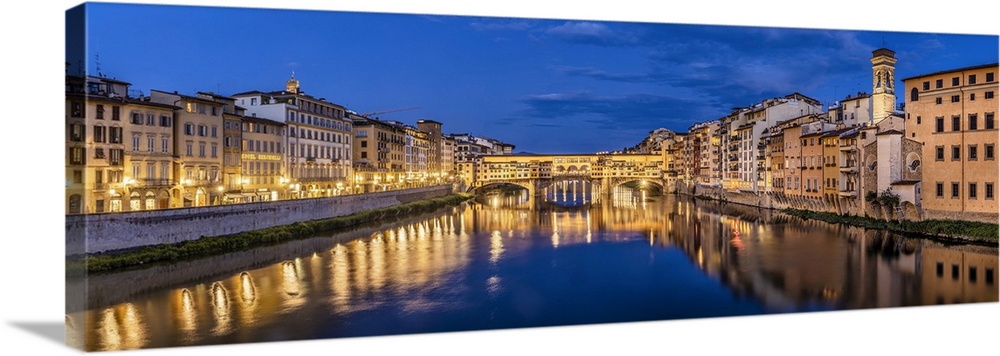 panorama of Pontevecchio in Florence, Italy