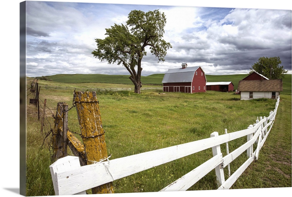 Red barn and farm in the Palouse region of Washington.