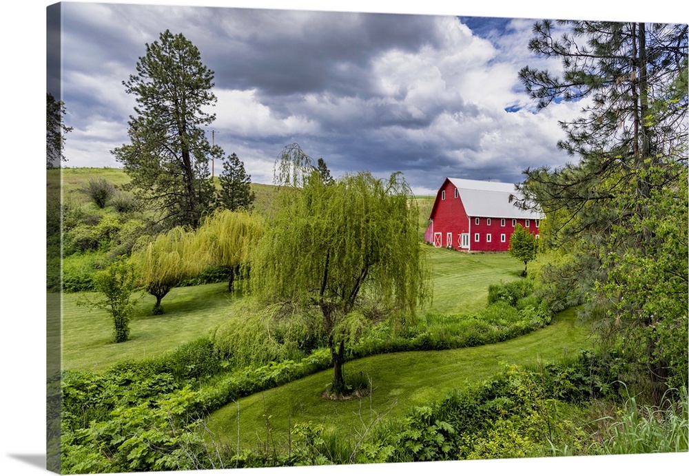 red barn in the wheatfields of the Palouse