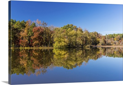 Arkansas Fall Landscape And Lake In Petit Jean State Park