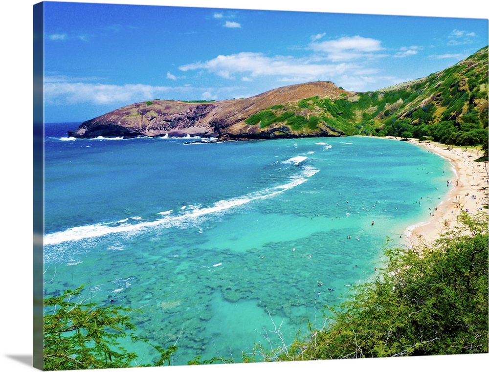 Hanauma Bay, the Best Place for Snorkeling in Oahu, Hawaii.