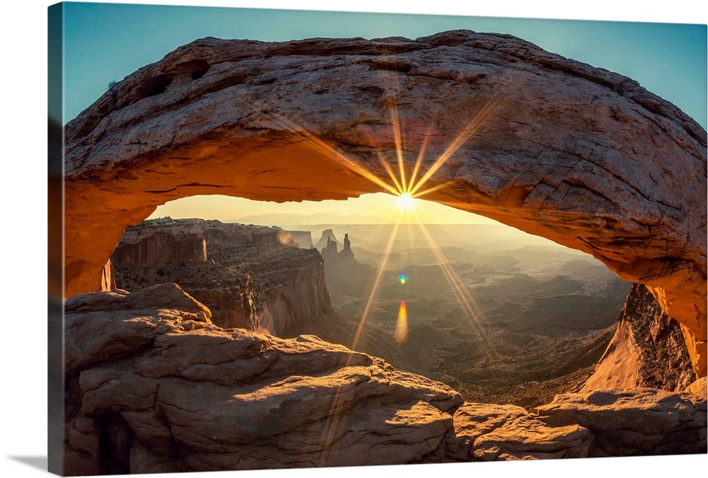 Sunrise at Mesa Arch in Arches National Park, Utah