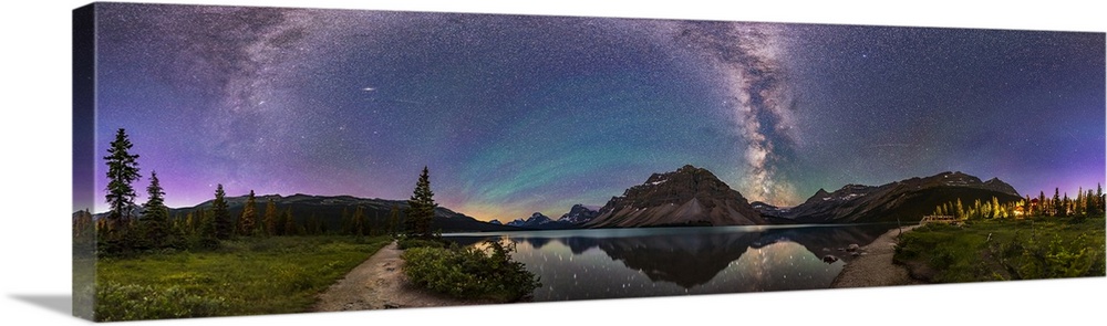 A 360 degree panorama of Bow Lake in Banff National Park, Alberta, Canada.