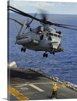 A CH 53E Sea Stallion helicopter takes off from amphibious assault ship USS Essex