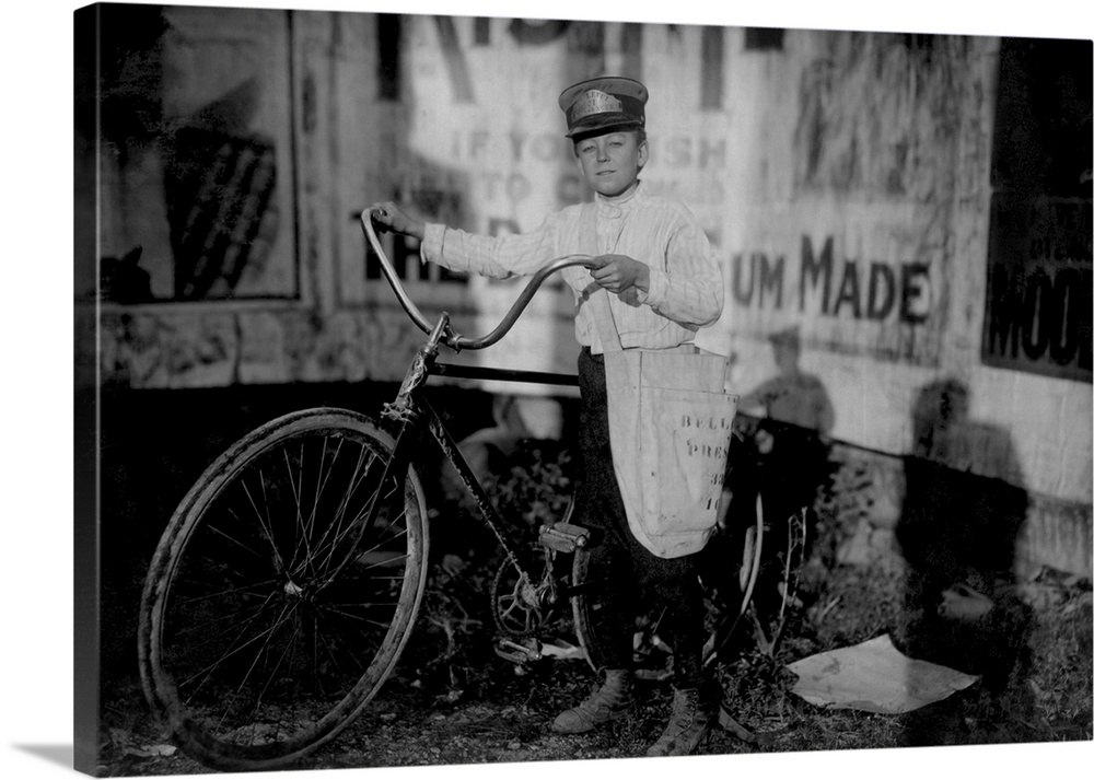 A messenger boy working for Bellevue Messenger Service in Houston, Texas, 1913.