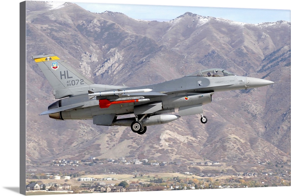 A U.S. Air Force F-16C Fighting Falcon landing at the end of a training mission at Hill Air Force Base, Utah.