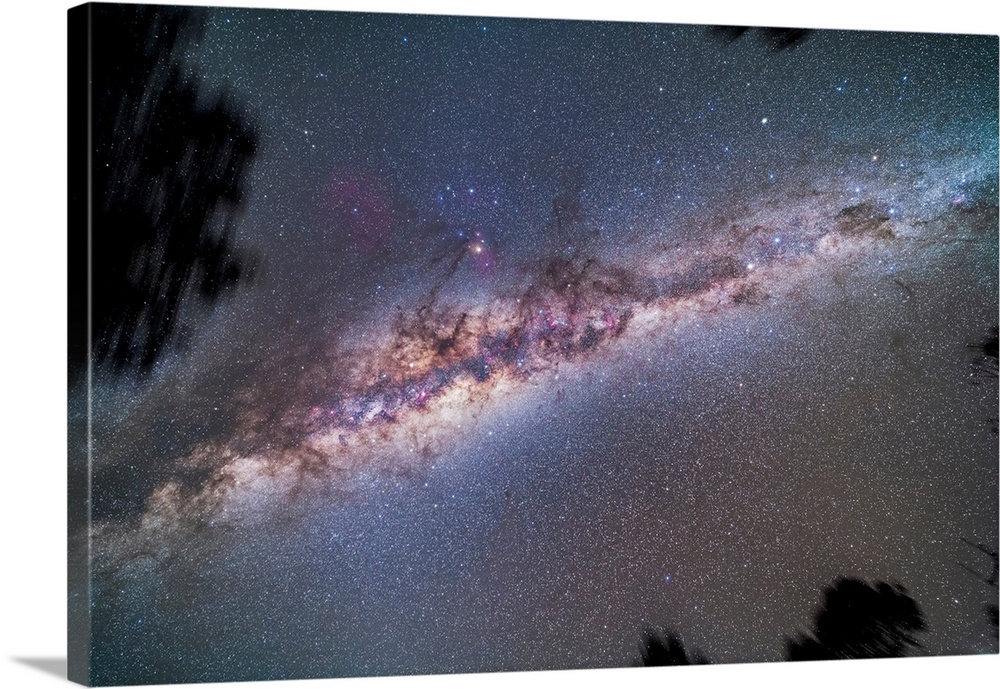 A view looking up to the zenith at the centre of the Milky Way galaxy.