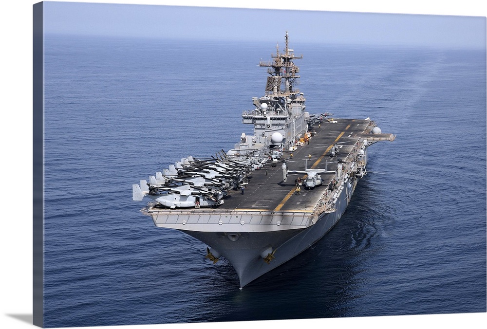 Gulf of Aden, September 7, 2013 - The amphibious assault ship USS Kearsarge (LHD-3) conducts operations at sea.