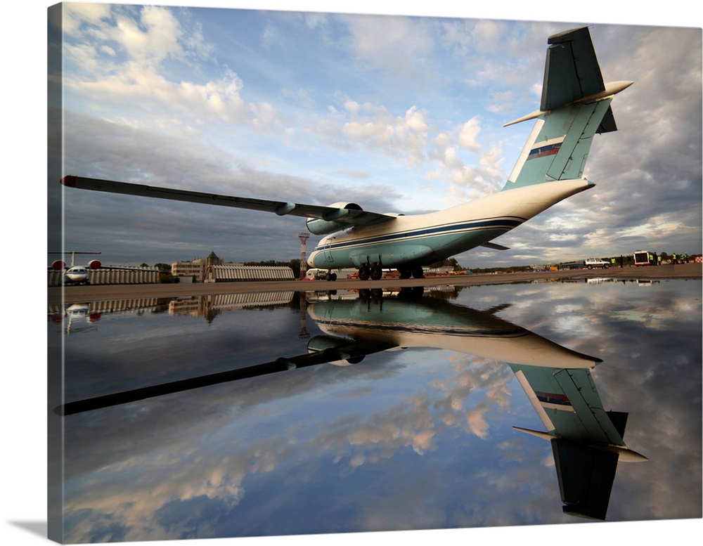 An-72 transport aircraft of the Russian security service.