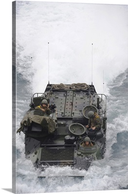 An amphibious assault vehicle approaches the well deck of USS Makin Island