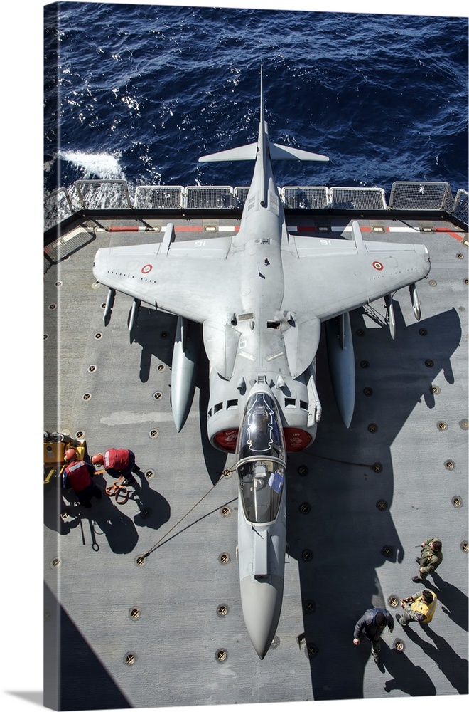 An AV-8B+ Harrier II jet aboard the Italian Navy Cavour aircraft carrier.