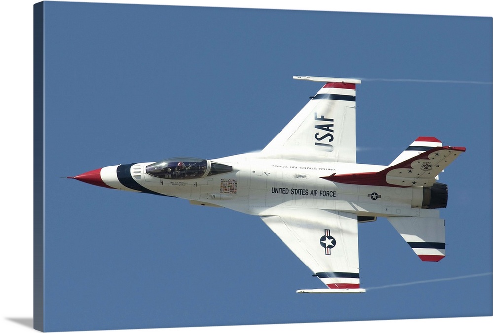An F-16 of the U.S. Air Force Air Demonstration Squadron Thunderbirds.