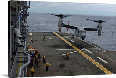 An MV-22 Osprey tiltrotor aircraft prepares to land on the flight deck