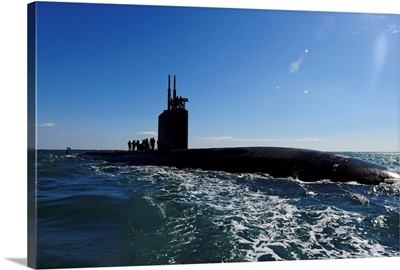 Attack submarine USS Scranton pulls into Augusta Bay