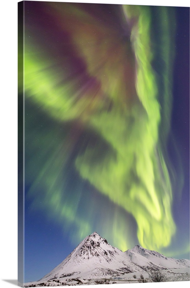 Aurora Borealis, Dempster Highway, Yukon, Canada.