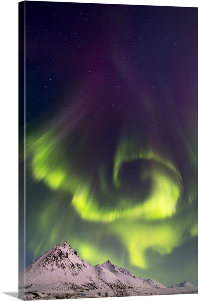 Aurora Borealis, Dempster Highway, Yukon, Canada.