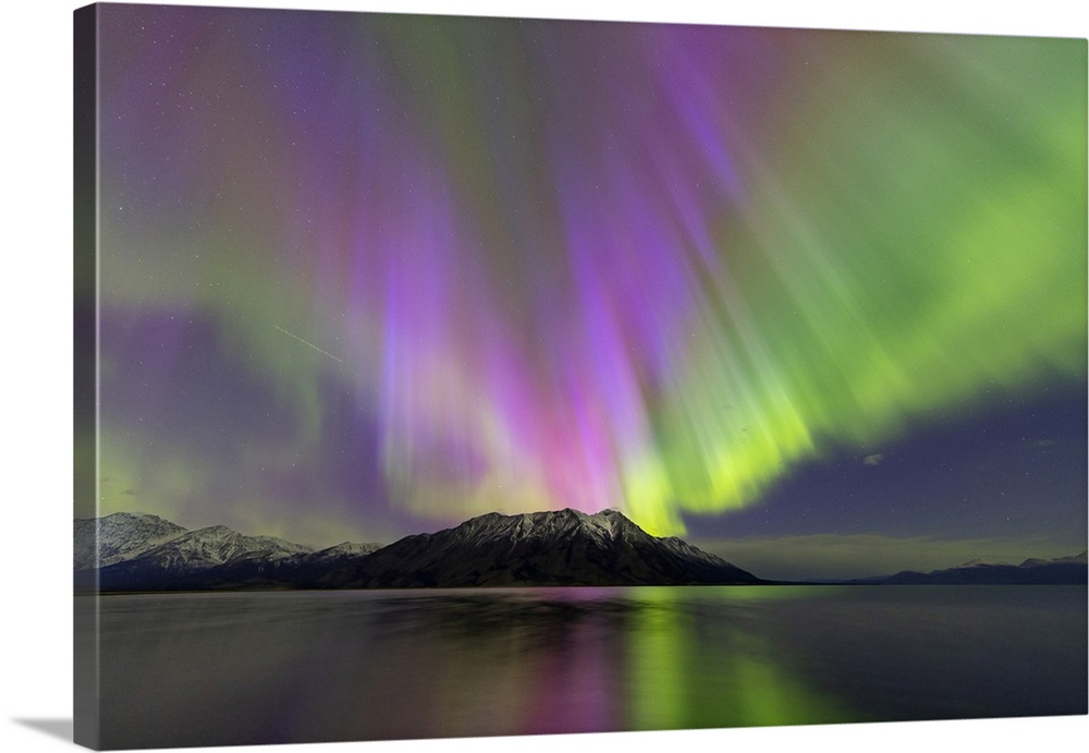 Aurora Borealis, Kluane Lake, Yukon, Canada.