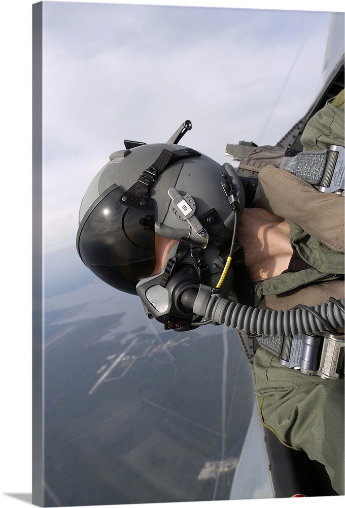 Cockpit view of a pilot flying an F15 Eagle