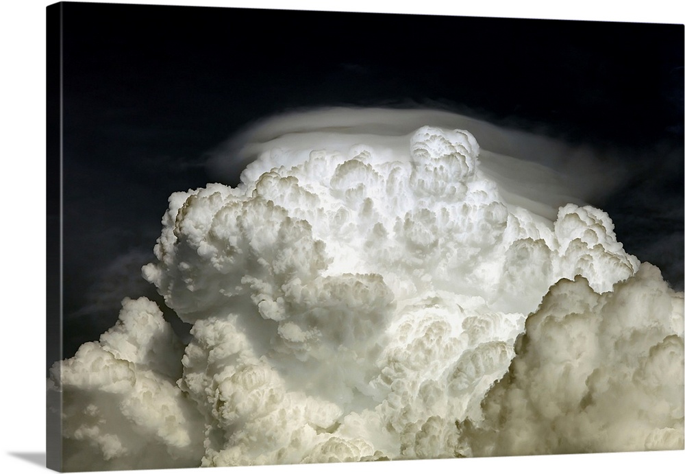 Cumulus Congestus cloud with pileus.