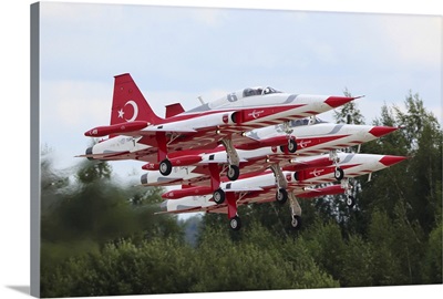 F-5 Freedom Fighter/Tiger II Jet Fighters Of The Turkish Stars Taking Off