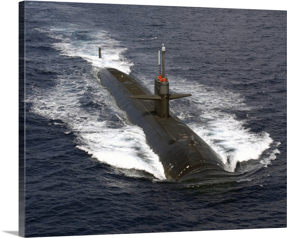 Pacific Ocean, March 14, 2005 - The Los Angeles-class attack submarine USS Louisville (SSN-724) underway off the coast of ...