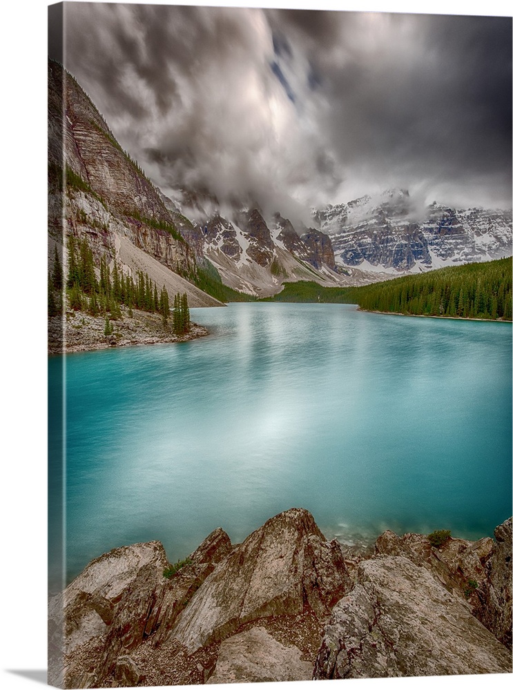 Moraine Lake, Banff National Park, Canada.