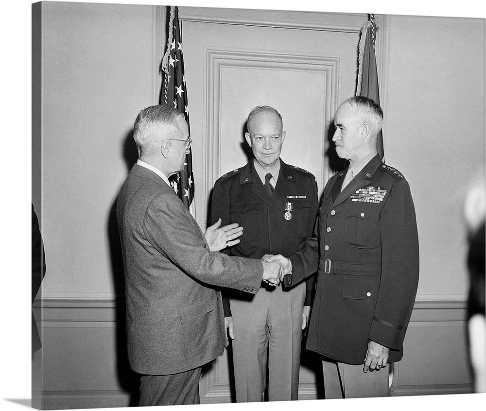 President Harry Truman shaking hands with General Omar Bradley.